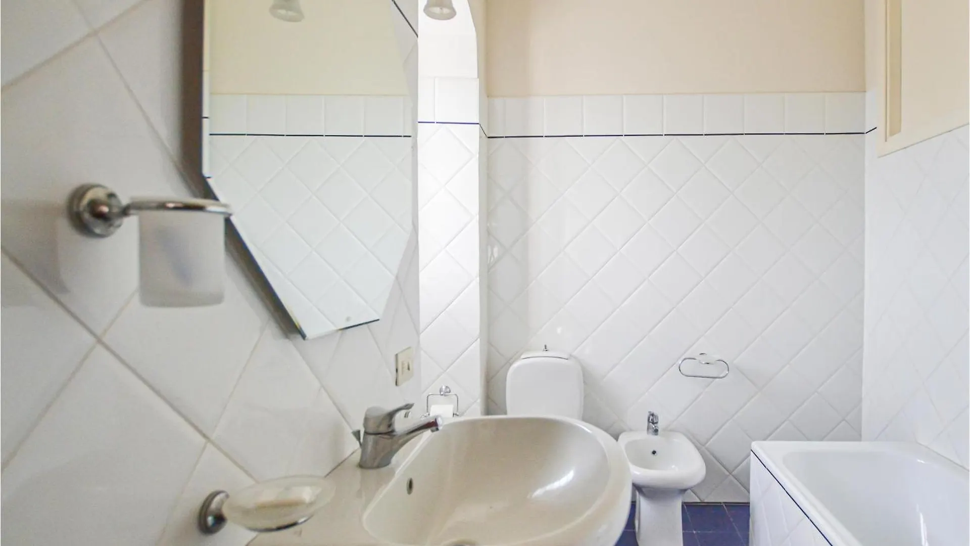 Cozy Apartment In Rignano Sullarno With Jacuzzi Rignano sullʼArno 0*,