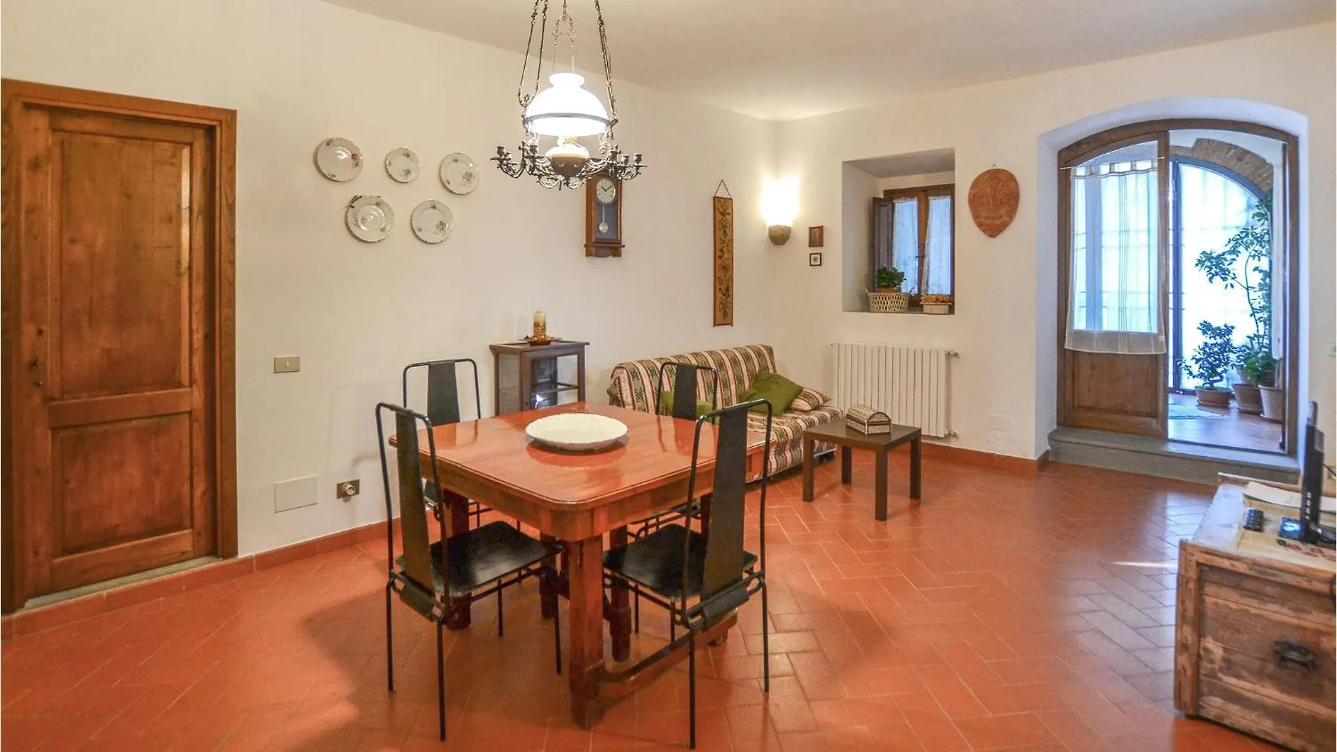 Cozy Apartment In Rignano Sullarno With Jacuzzi Rignano sullʼArno
